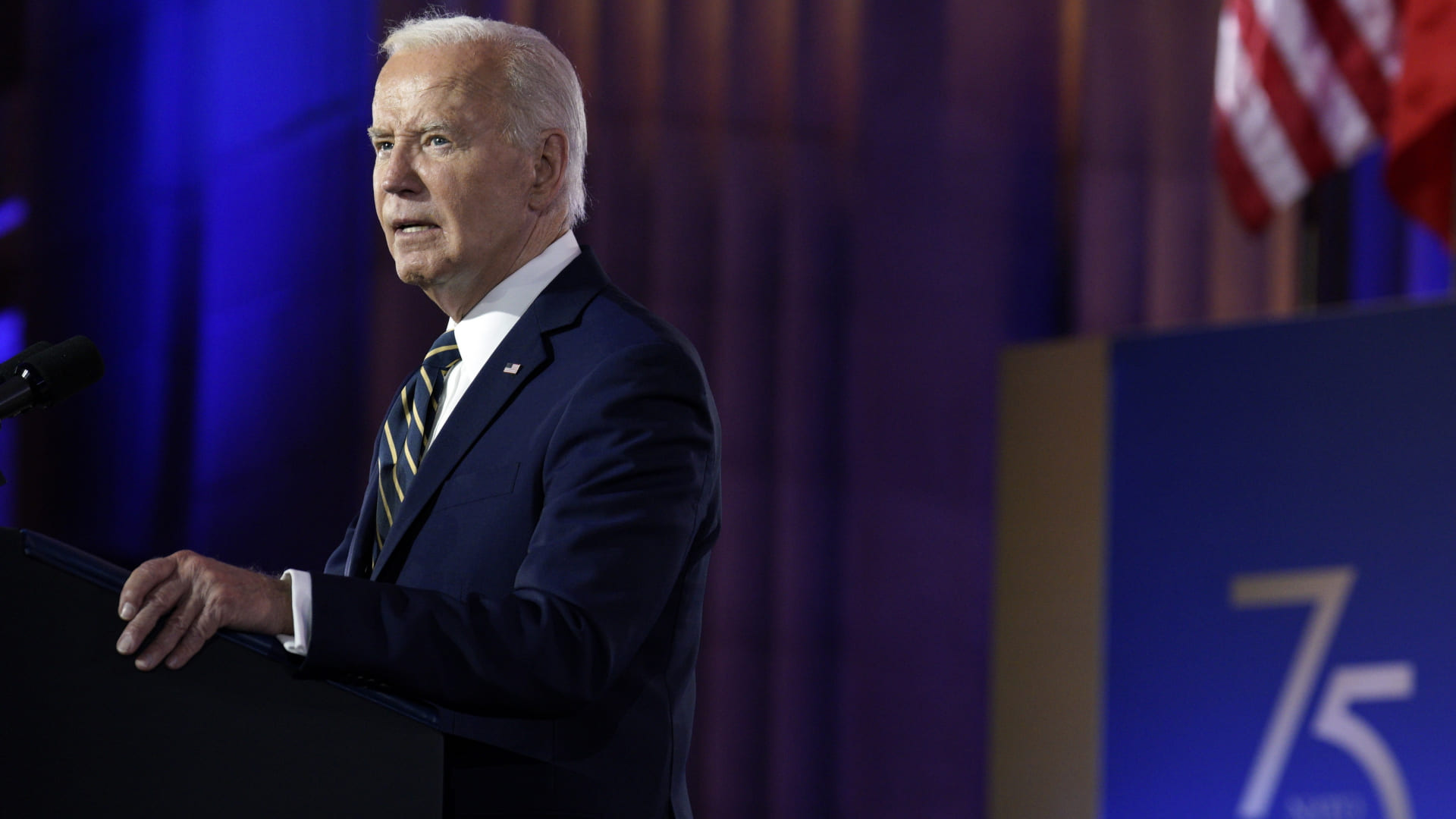 Biden desiste da corrida eleitoral e apoia Kamala Harris: A ascensão de uma nova liderança democrata