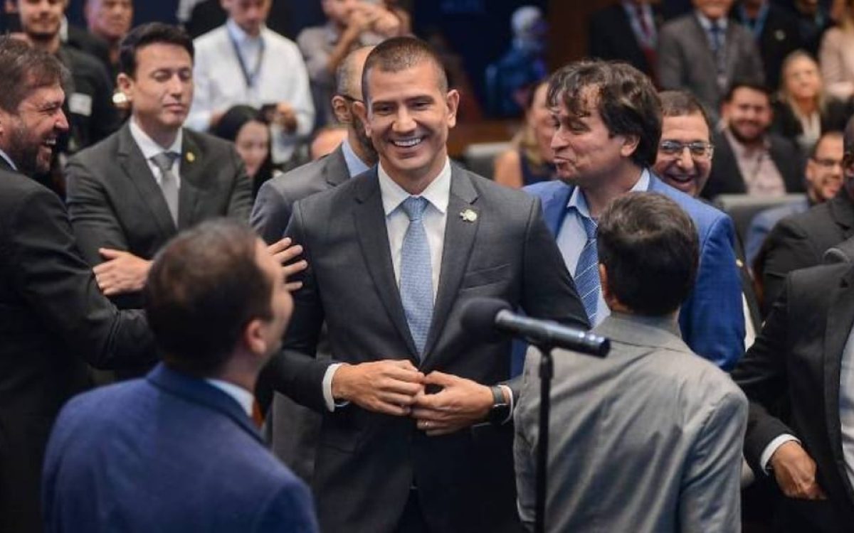 Douglas Ruas é eleito presidente da Alerj e entra na linha sucessória para assumir o Governo do Estado