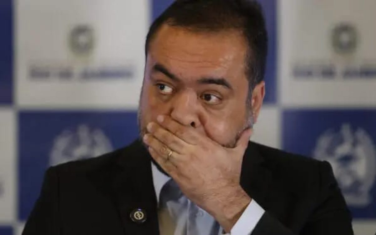 Cláudio Castro na marca do pênalti