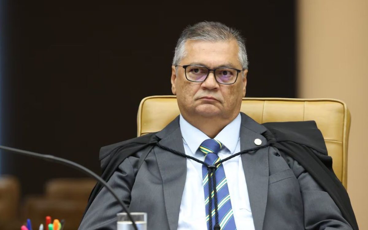 FLÁVIO DINO BLOQUEIA INVESTIGAÇÃO DA CPMI DO INSS E SUSPENDENDO QUEBRA DE SIGILO DE AMIGA DE LULINHA; E PGR TENTA BARRAR PRISÃO DE DANIEL VORCARO